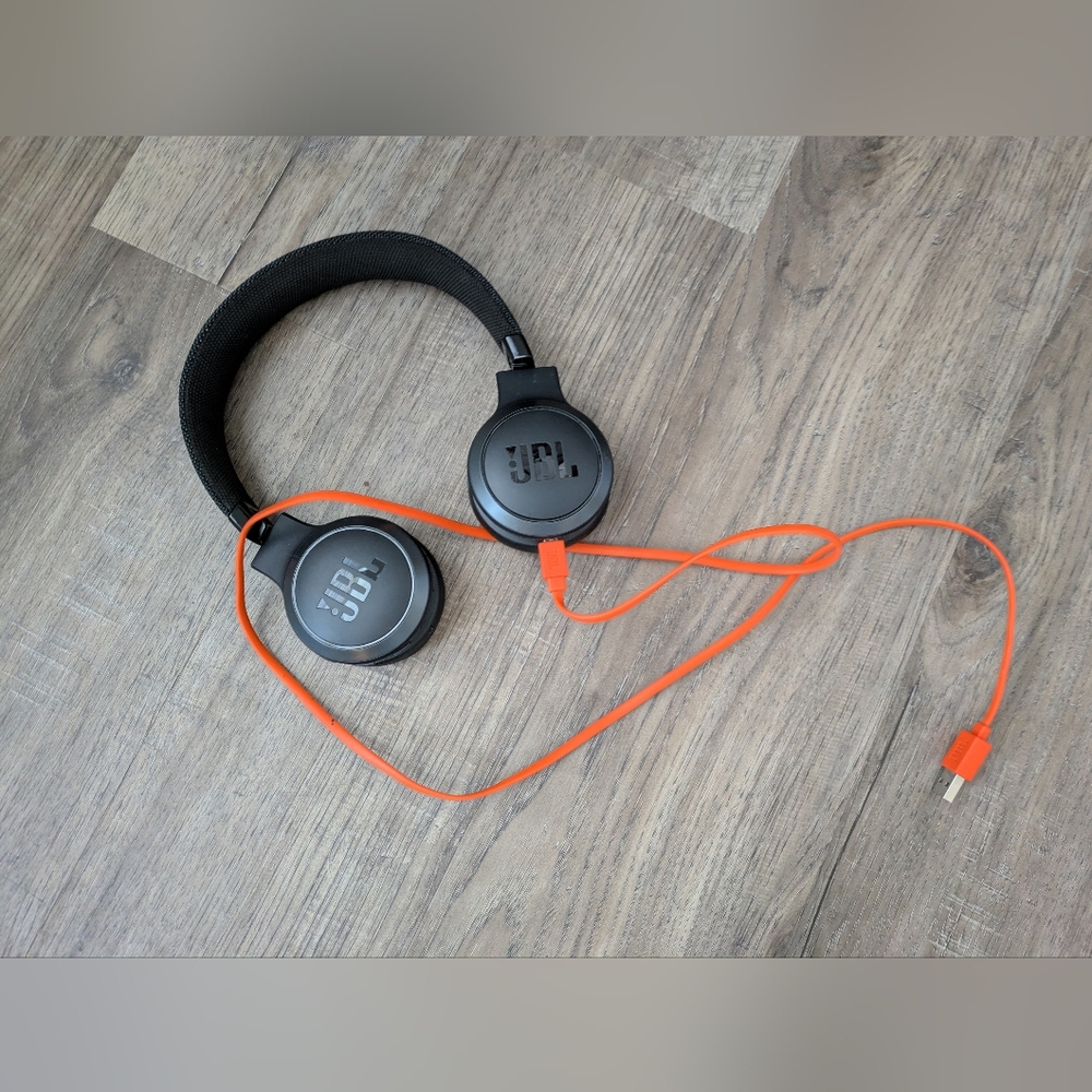 JBL Live On Ear Wireless Headphones